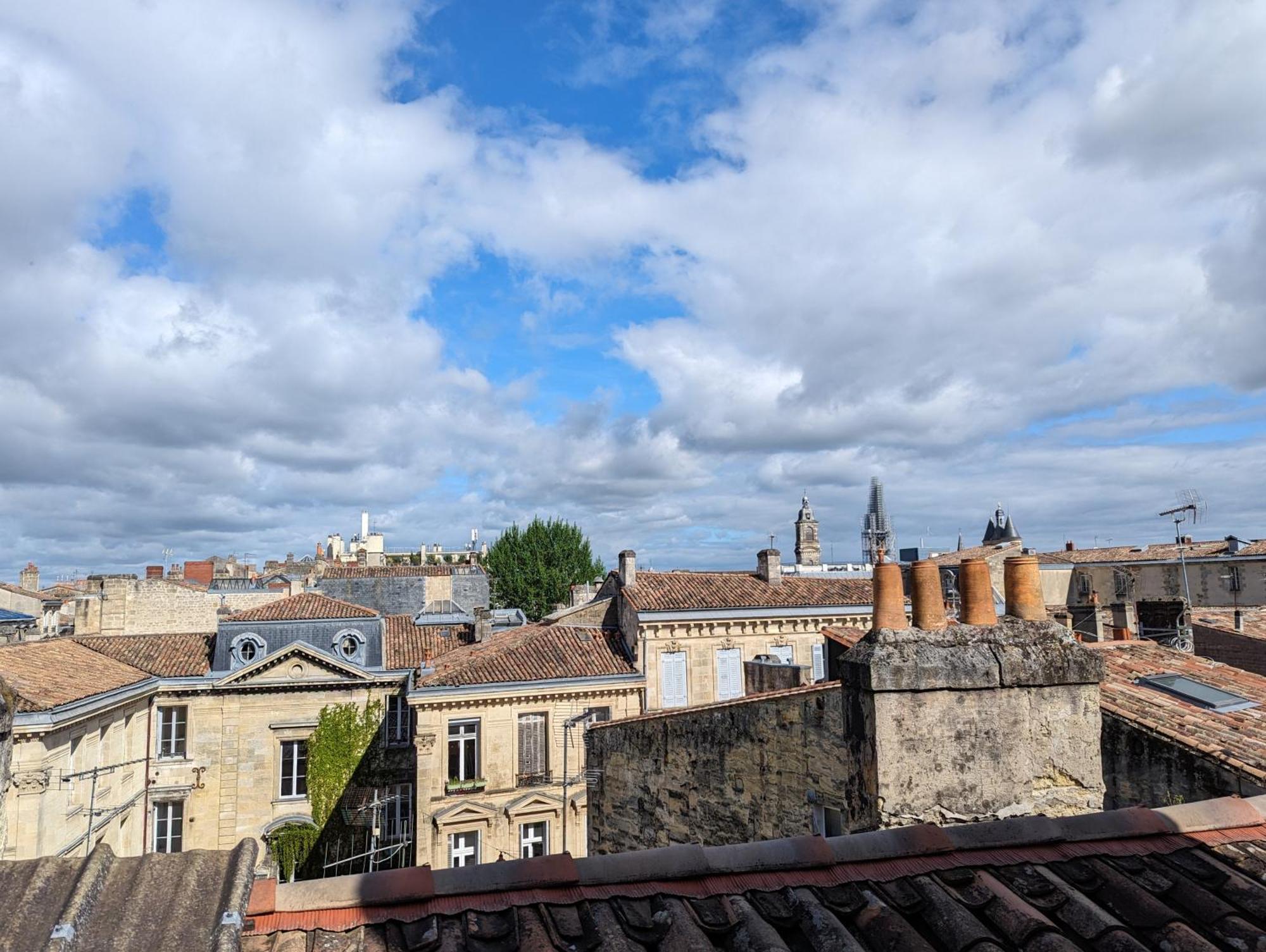 Lumineux Appartement Sous Les Toits A Pey Berland Bordeaux Exterior foto